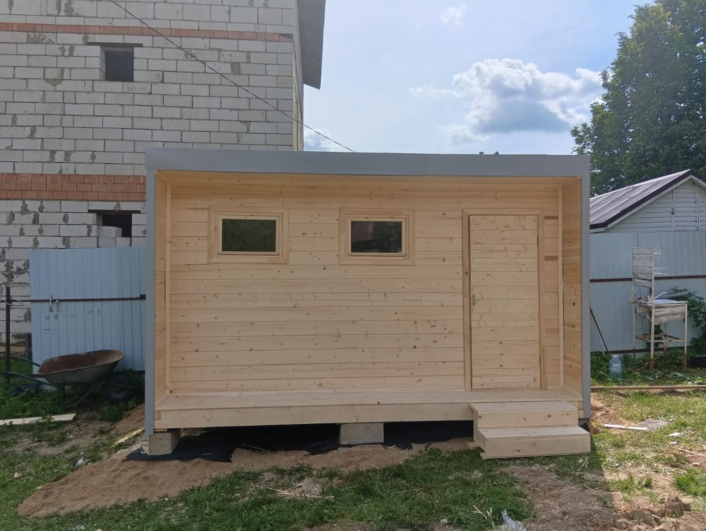 Хозблок для дачи в стиле Хай Тек 4х2,4